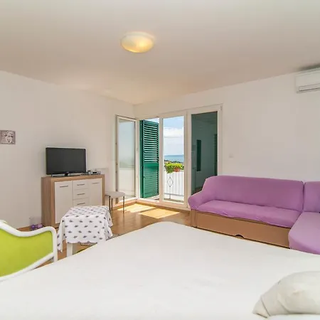 Lidija 727 * Makarska